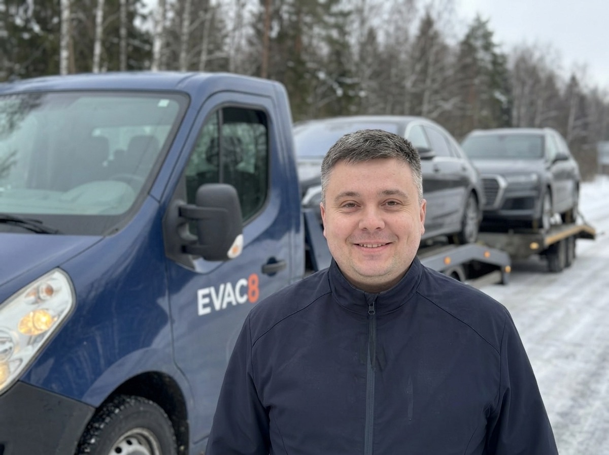 Анатолій — власник EVAC8